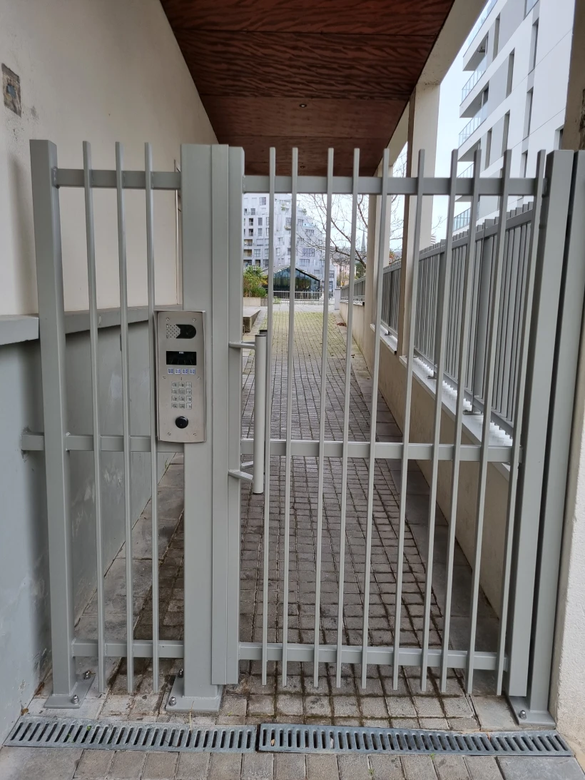 Sfcm Roussel Metallerie Rennes Portillons